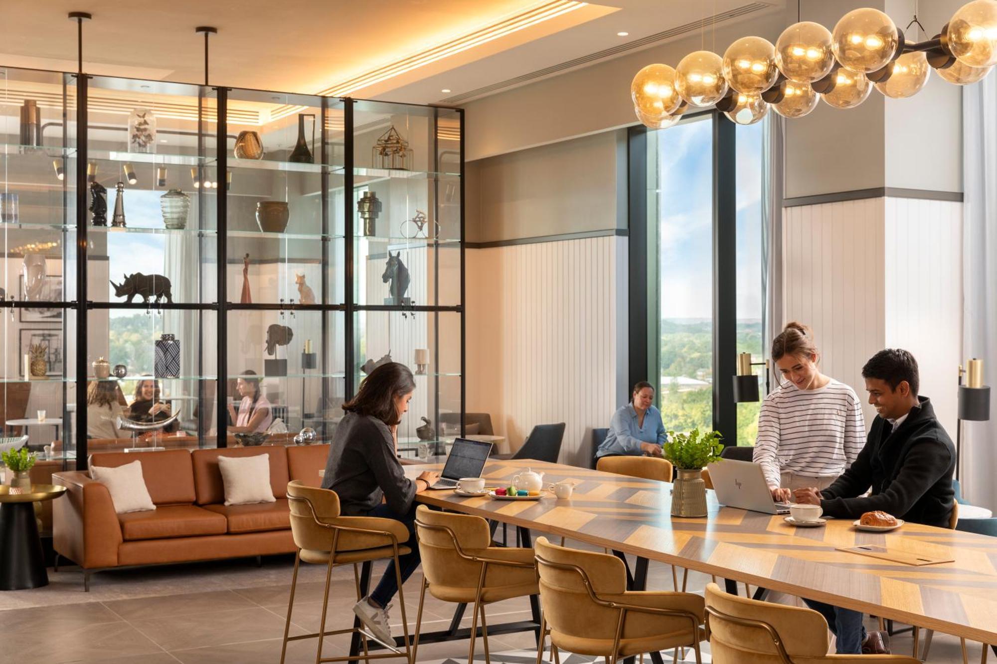 מלון Hilton ווקינג מראה חיצוני תמונה