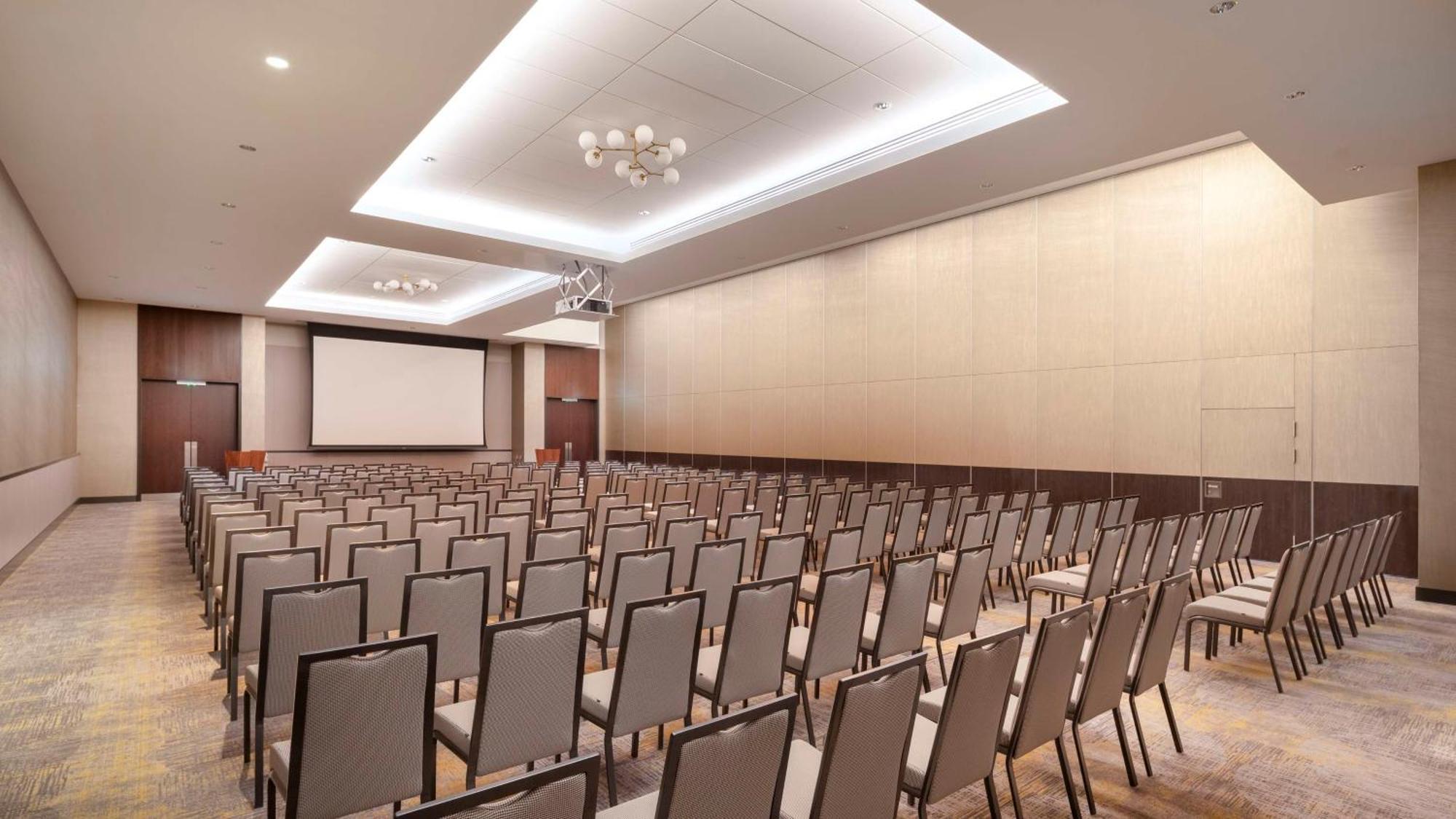 מלון Hilton ווקינג מראה חיצוני תמונה