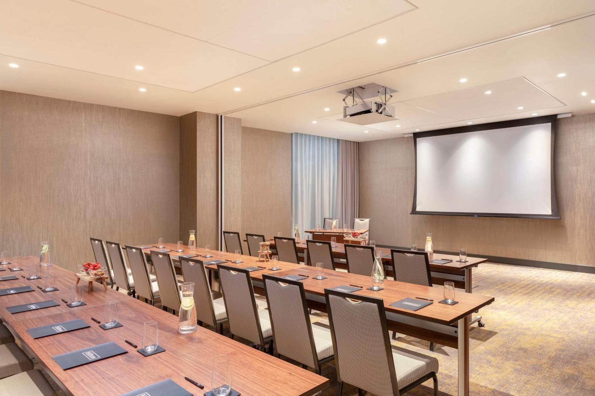 מלון Hilton ווקינג מראה חיצוני תמונה