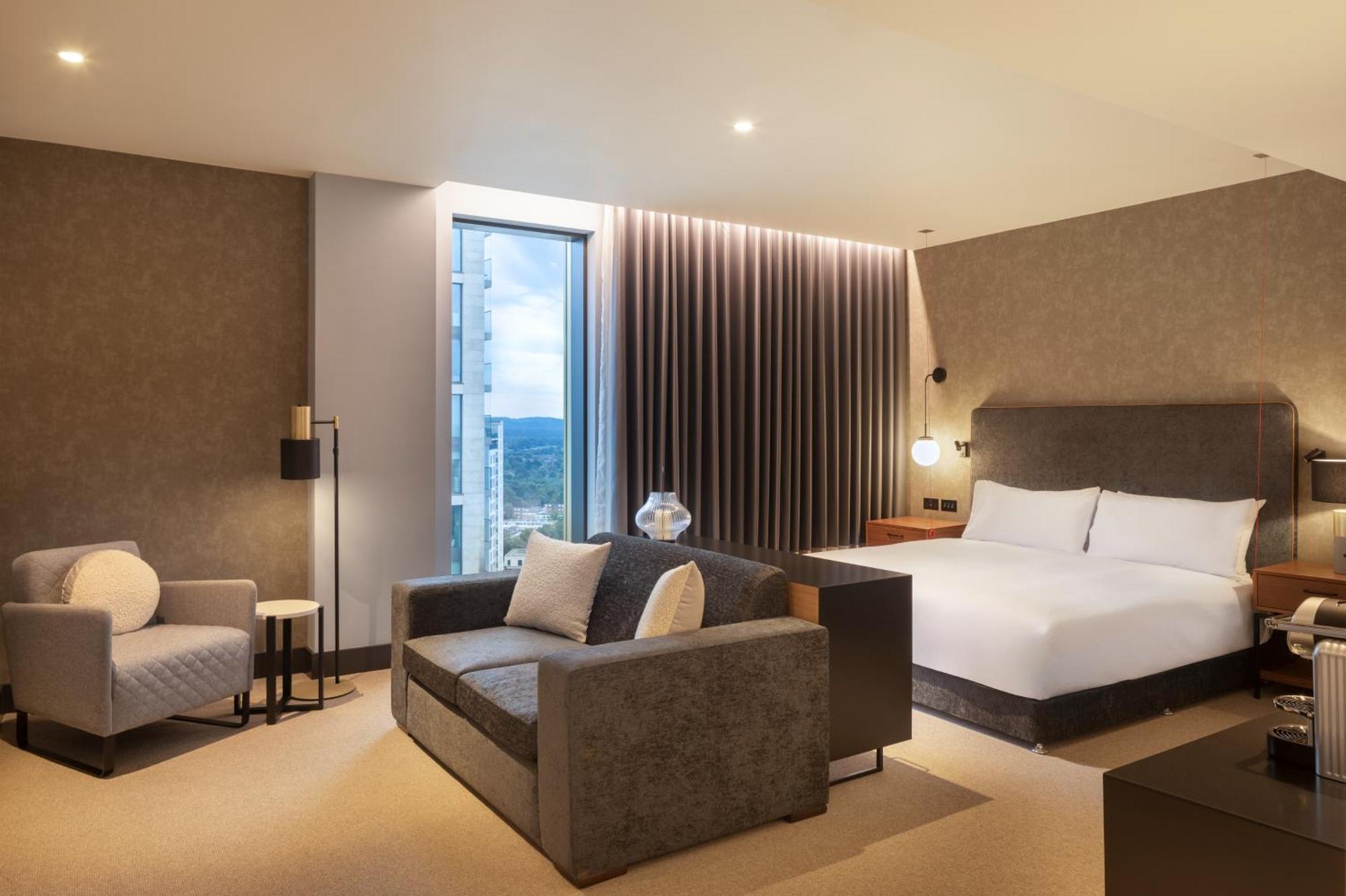 מלון Hilton ווקינג מראה חיצוני תמונה