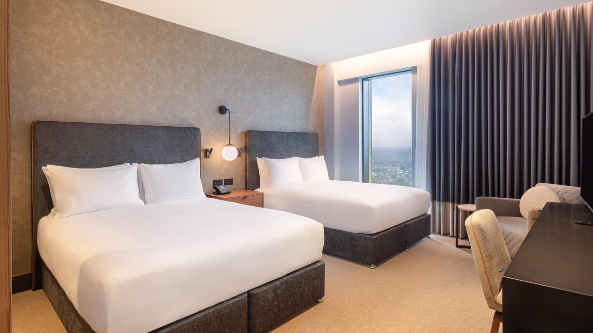 מלון Hilton ווקינג מראה חיצוני תמונה