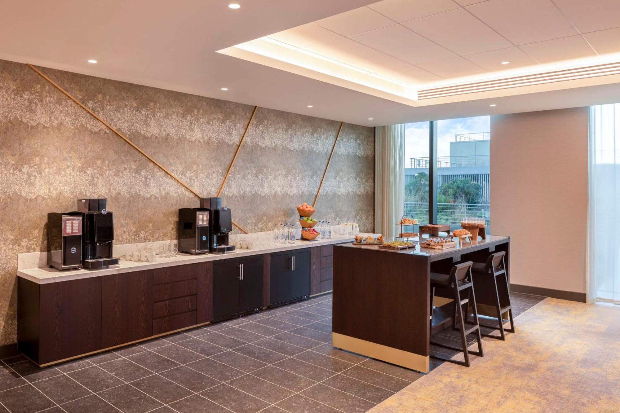 מלון Hilton ווקינג מראה חיצוני תמונה